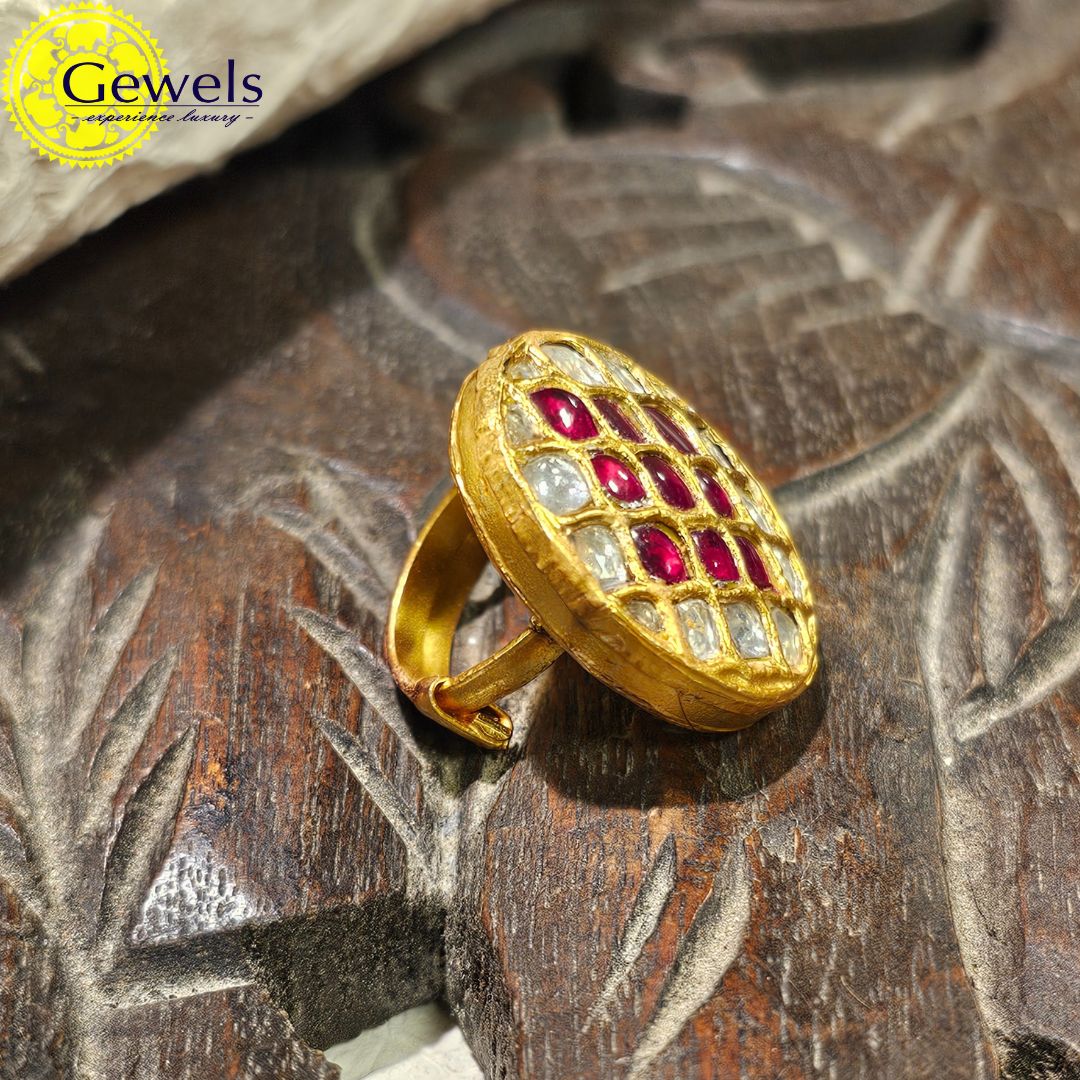 Gewels Ruby Kundan Ring