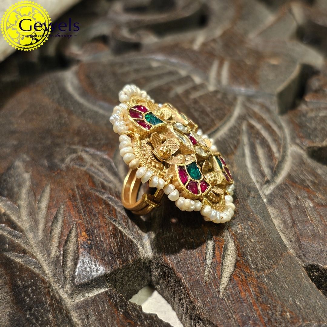 Gewels Aarunya Band Ring