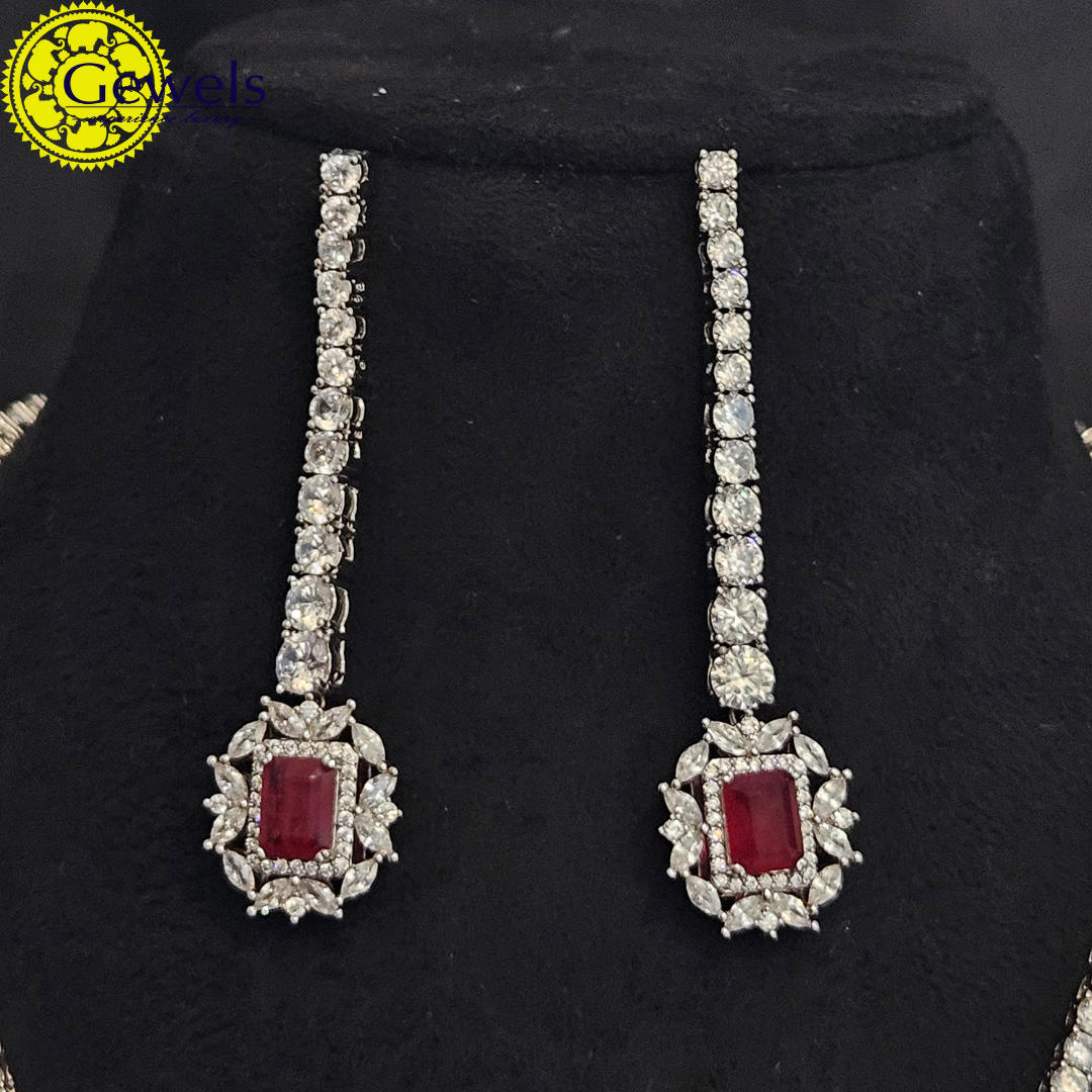 Gewels Abhiram Haar Neck Set