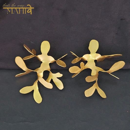 Gewels Sonal Wavy Charm Earrings