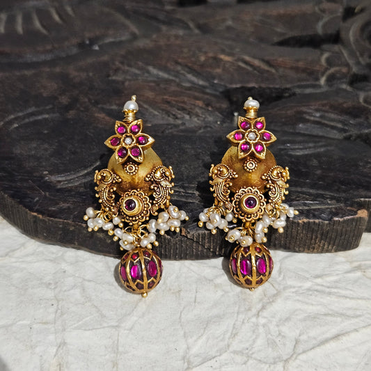 Gewels Kundan Vagmi Earrings