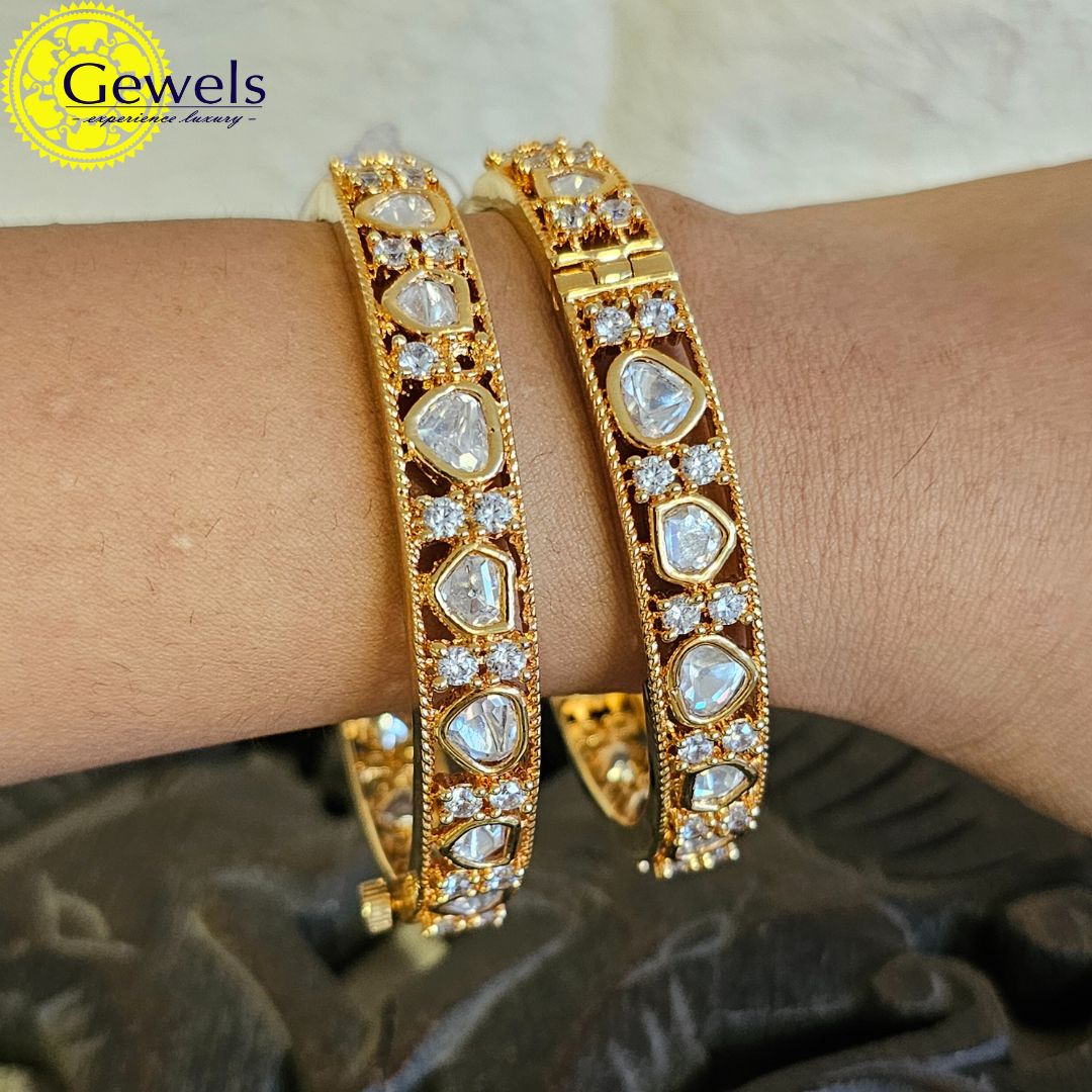 Gewels Tejasvi Polki Bangles
