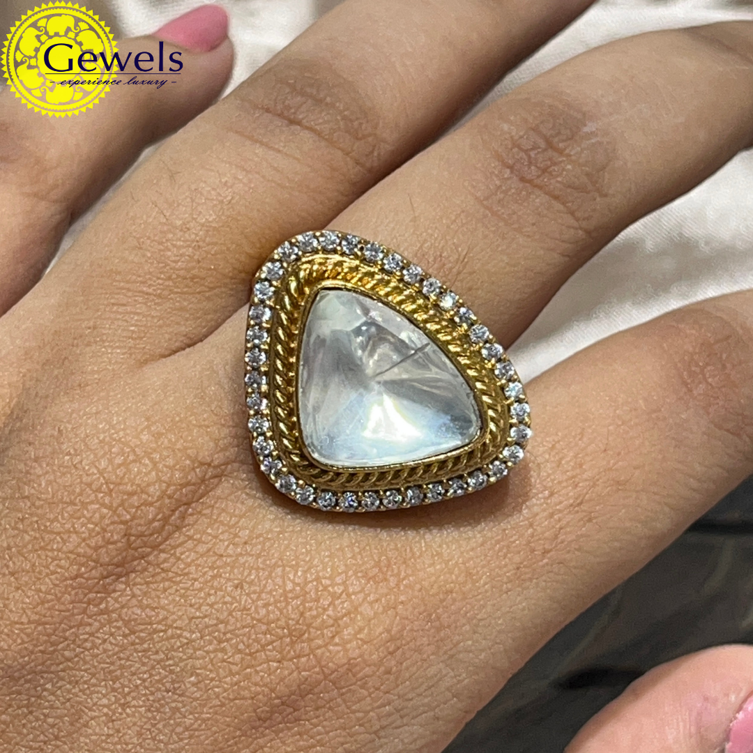 Gewel Padmakshiya Ring