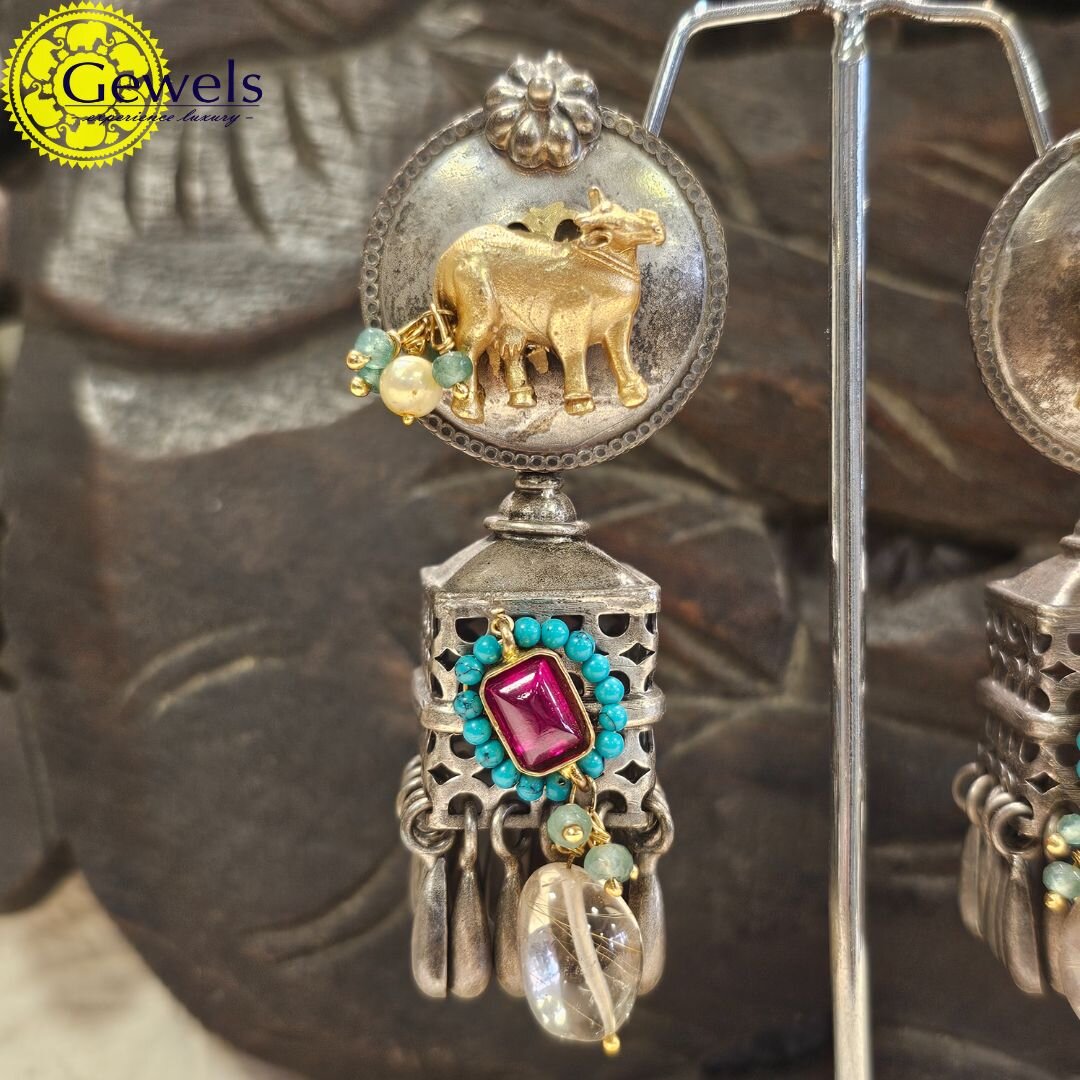 Gewels Tribua Valor Bull Earrings