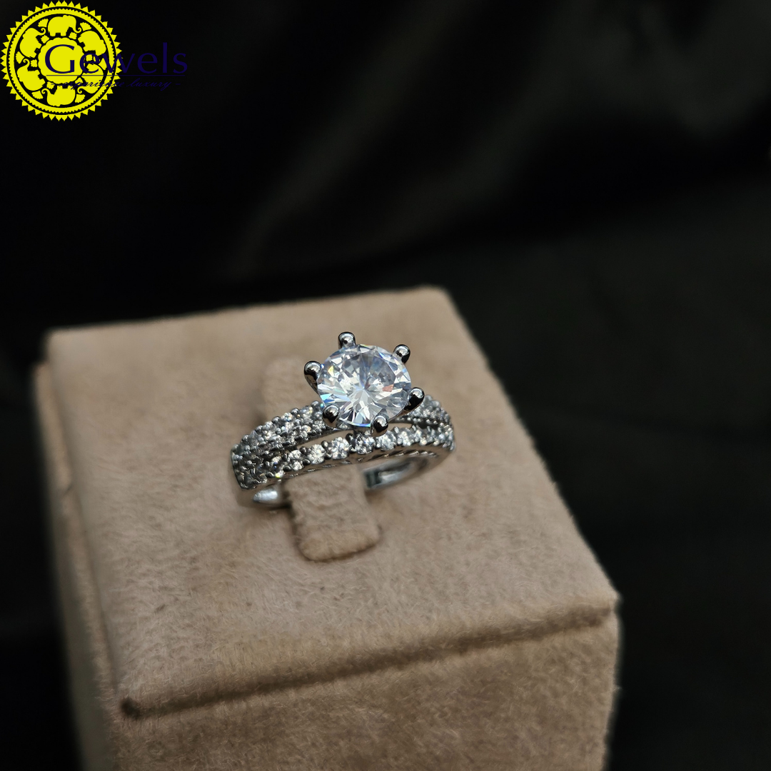 Gewels Anamika Vallaya  Ring
