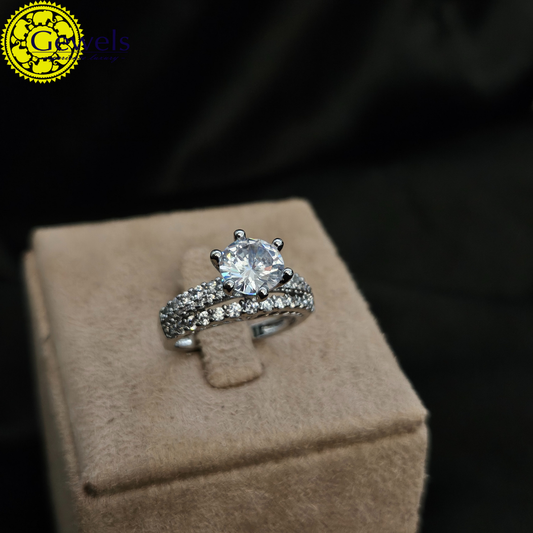 Gewels Anamika Vallaya  Ring
