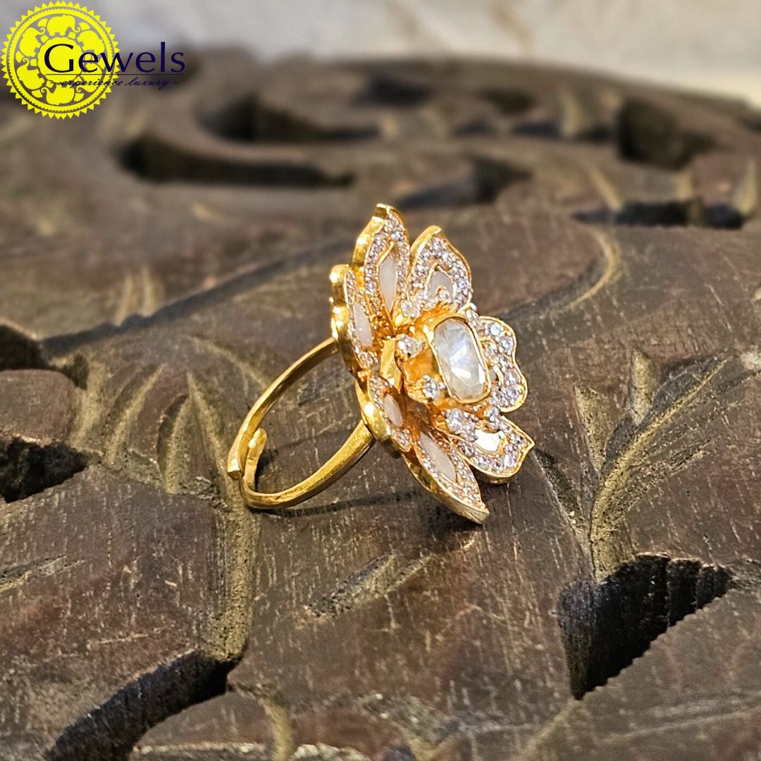 Gewels Victorian Style Ring