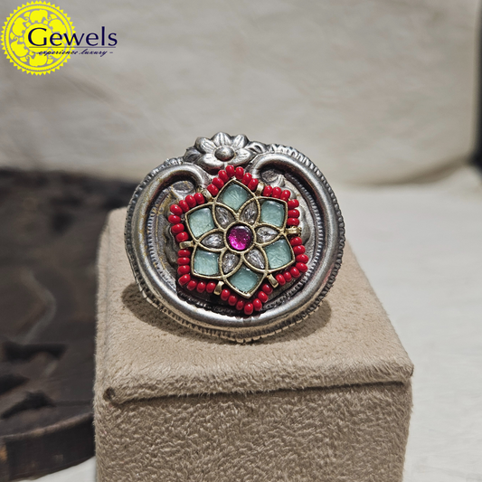 Gewels Manektatna Ring