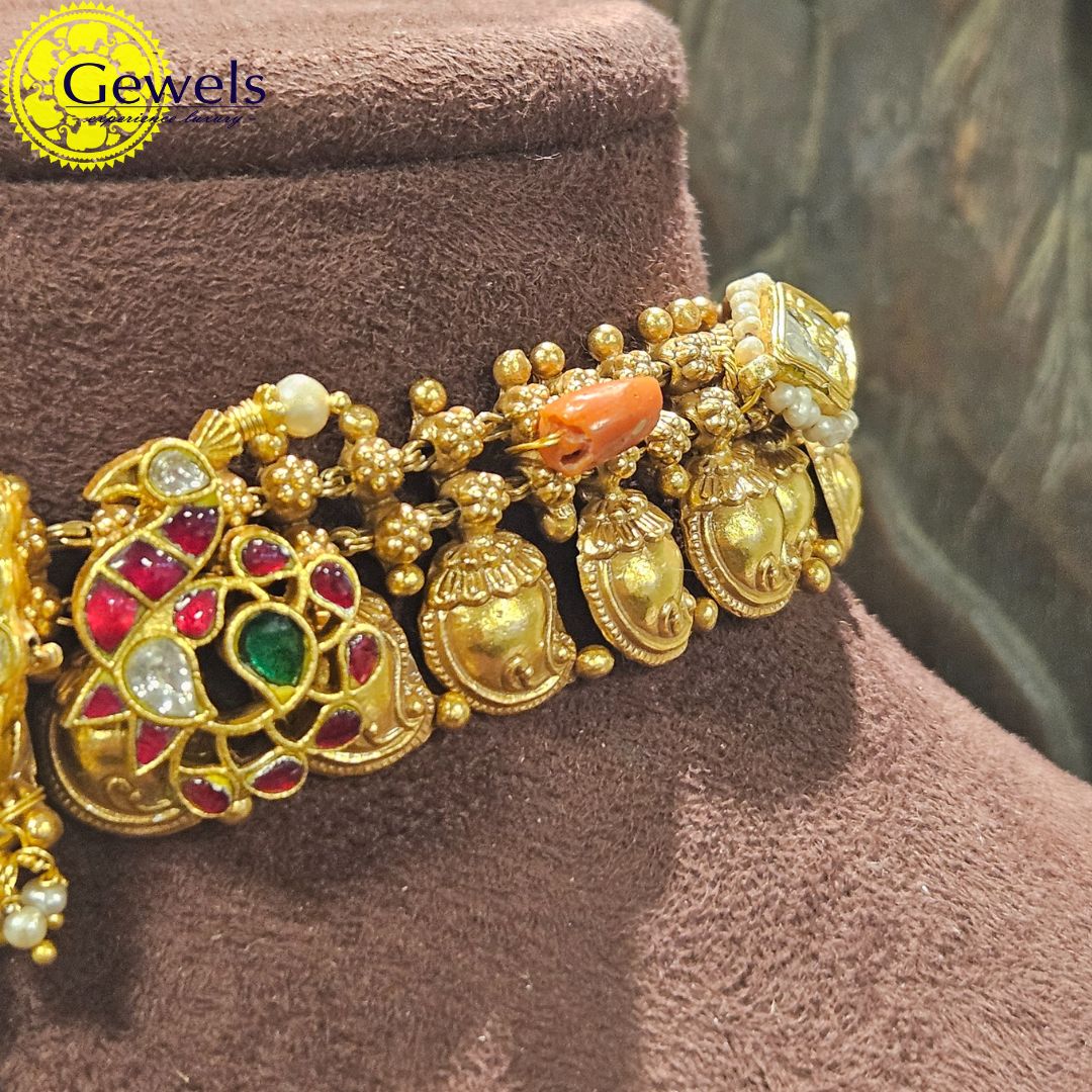 Gewels Pushp Valli Choker