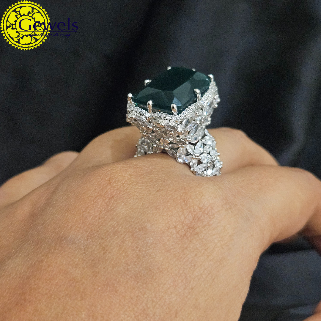 Gewels Hemangi Ring