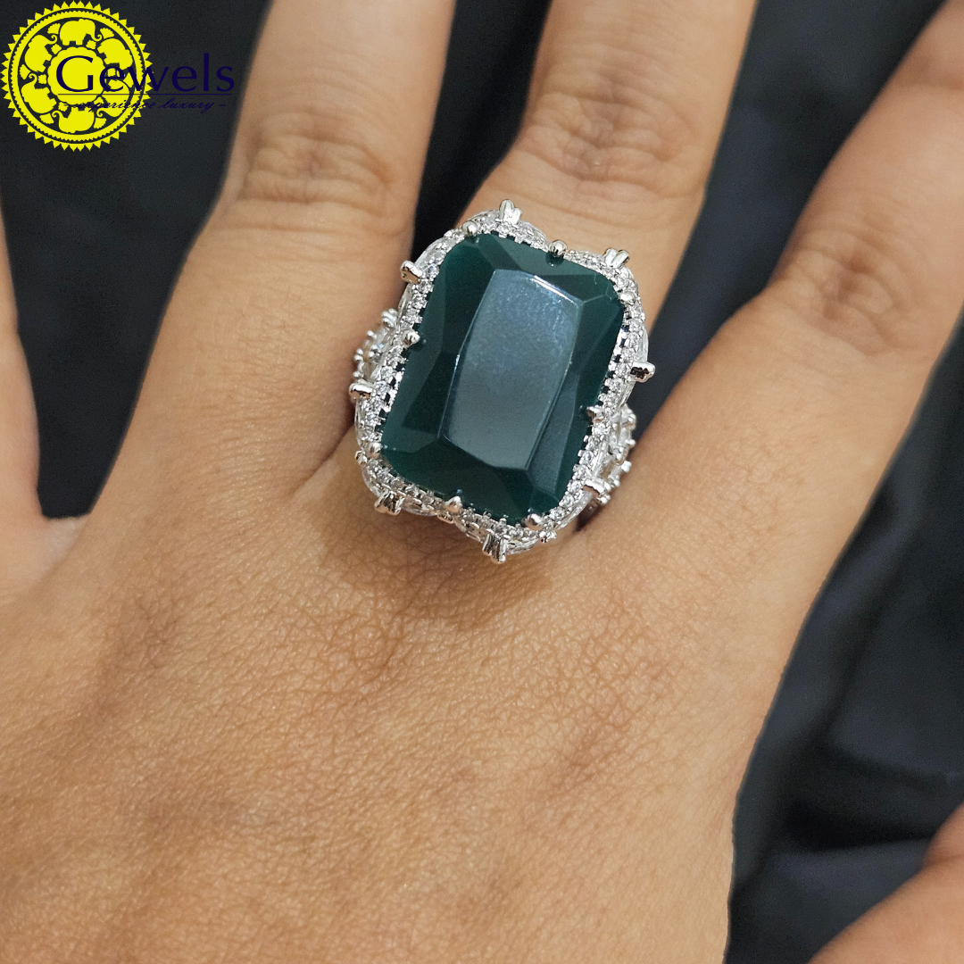 Gewels Hemangi Ring