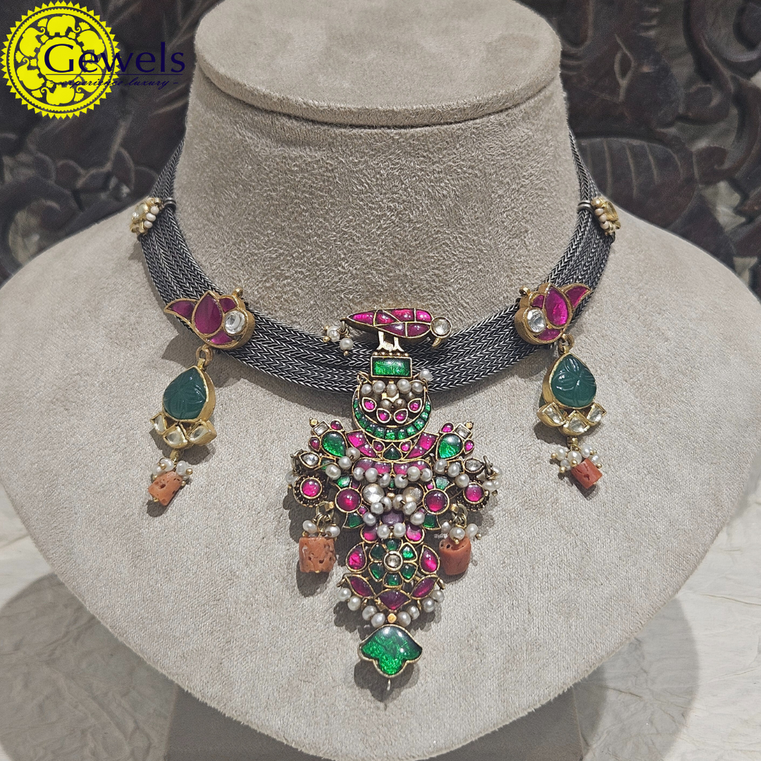 Gewels Monvi Antique Necklace