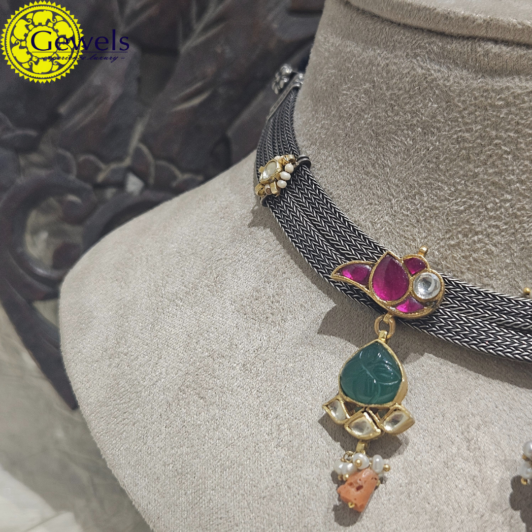 Gewels Monvi Antique Necklace