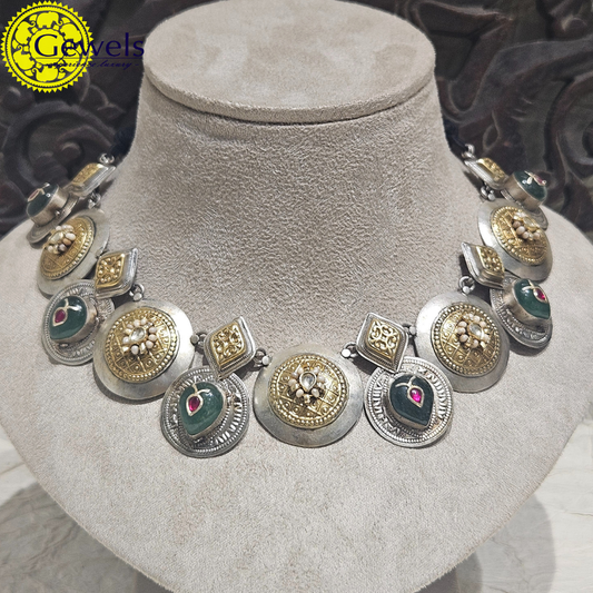 Gewels Aadrik Antique