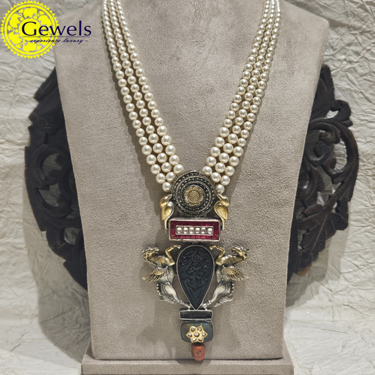 Gewles Chained Horse Necklace