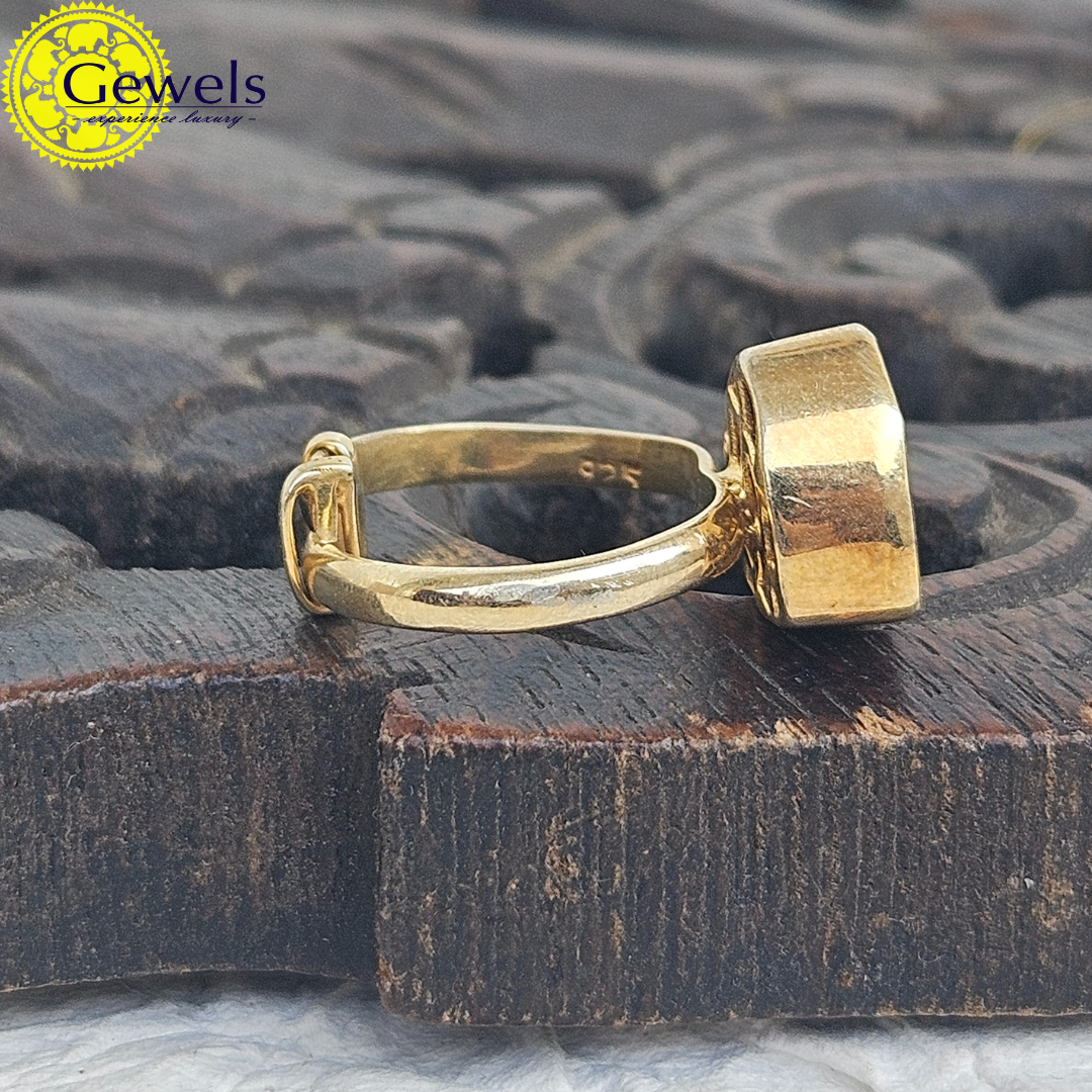 Gewels Simple Pear Ring