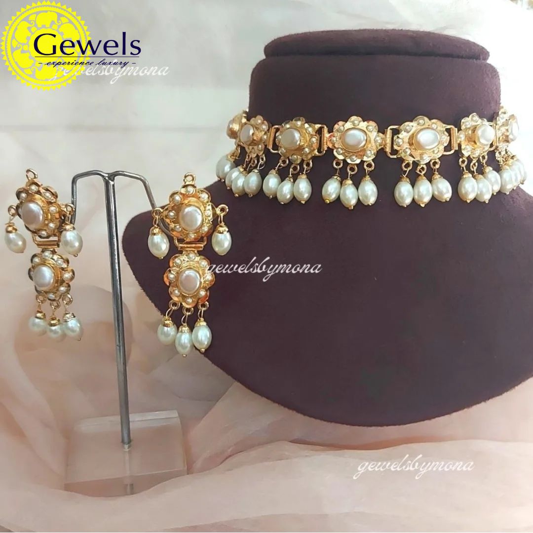 Gewels Elegant Moti Necklace Set