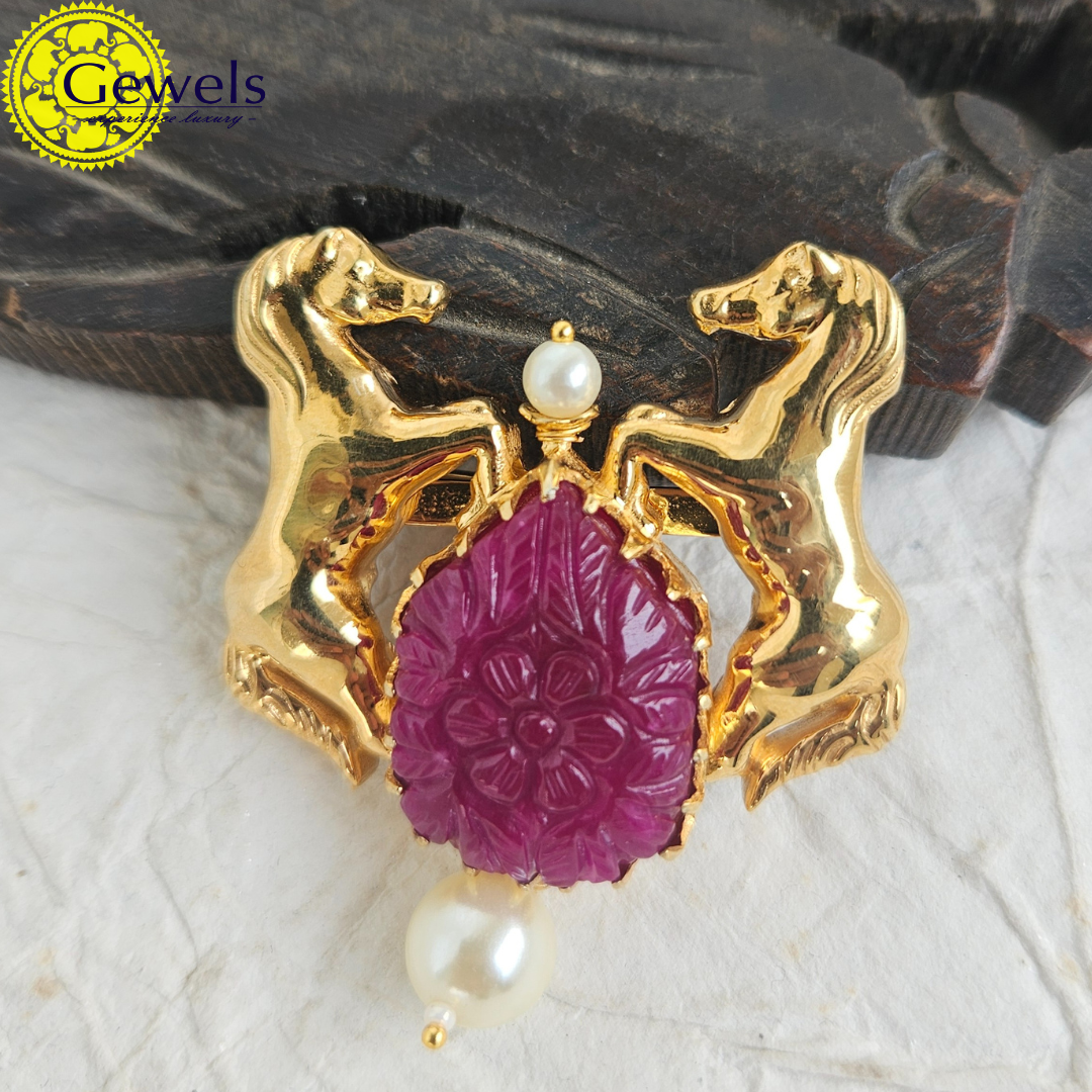 Gewels Ashva Smarika Brooch