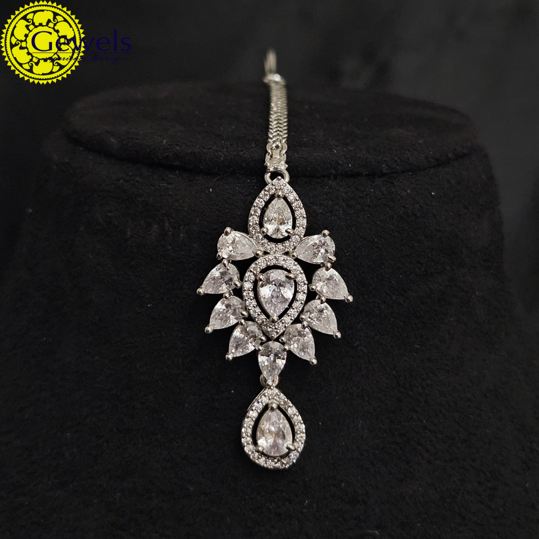 Gewels Anuprita Layered  Necklace Set