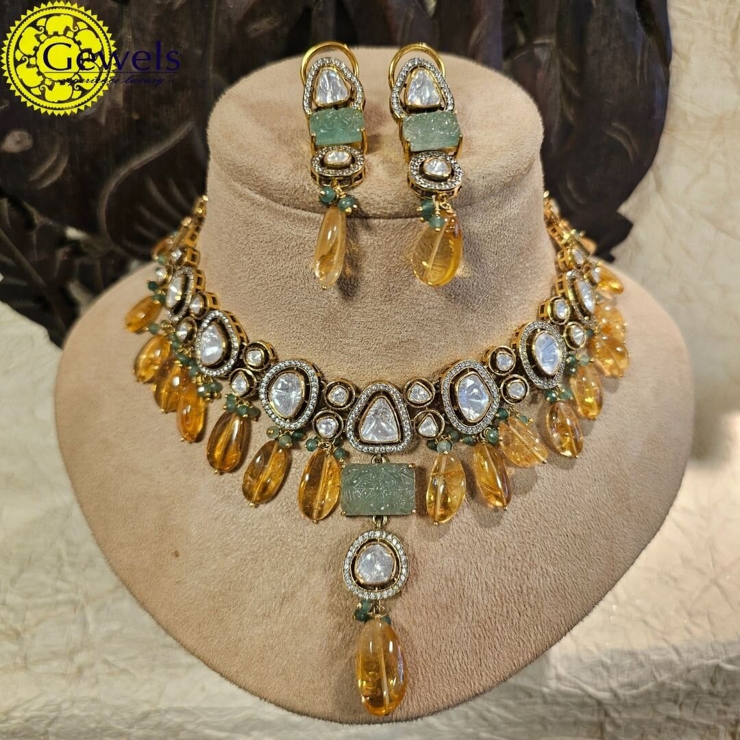 Gewels Golden Charm Polki Necklace Set