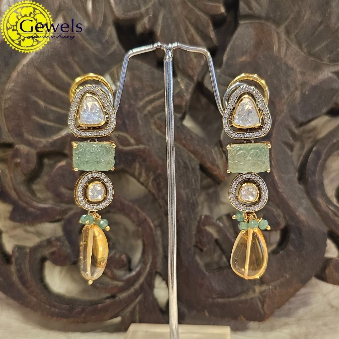 Gewels Golden Charm Polki Necklace Set