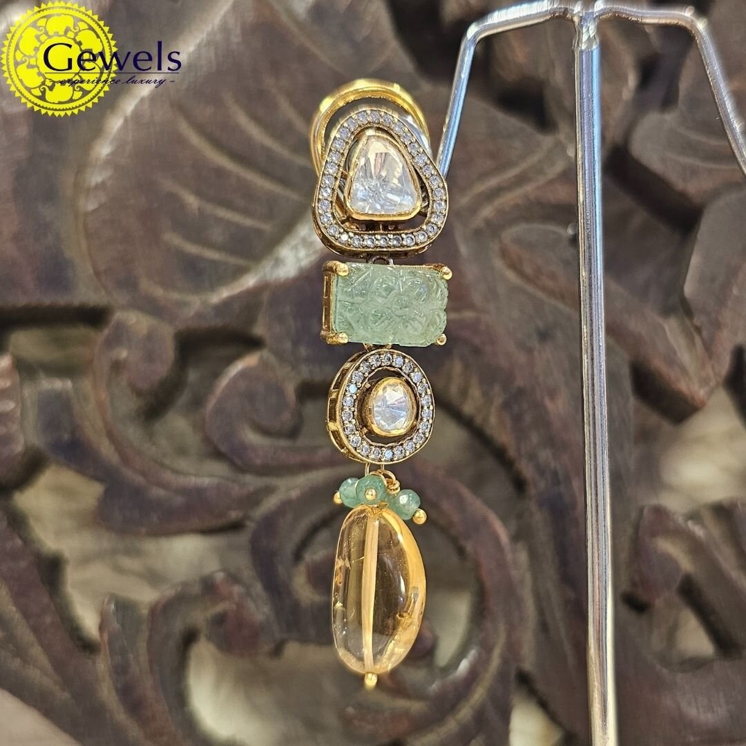 Gewels Golden Charm Polki Necklace Set
