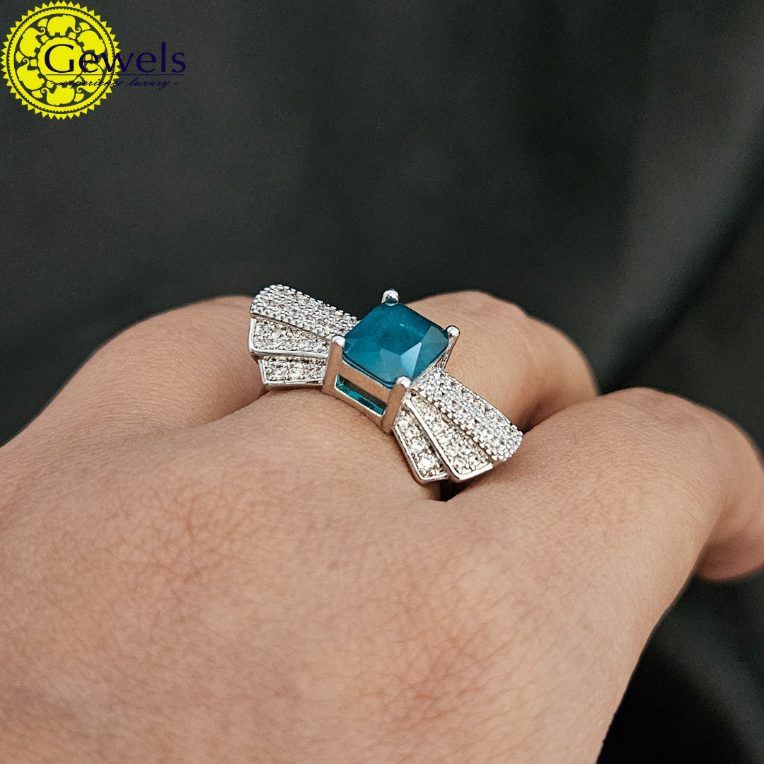 Gewels Meghna Bow Ring