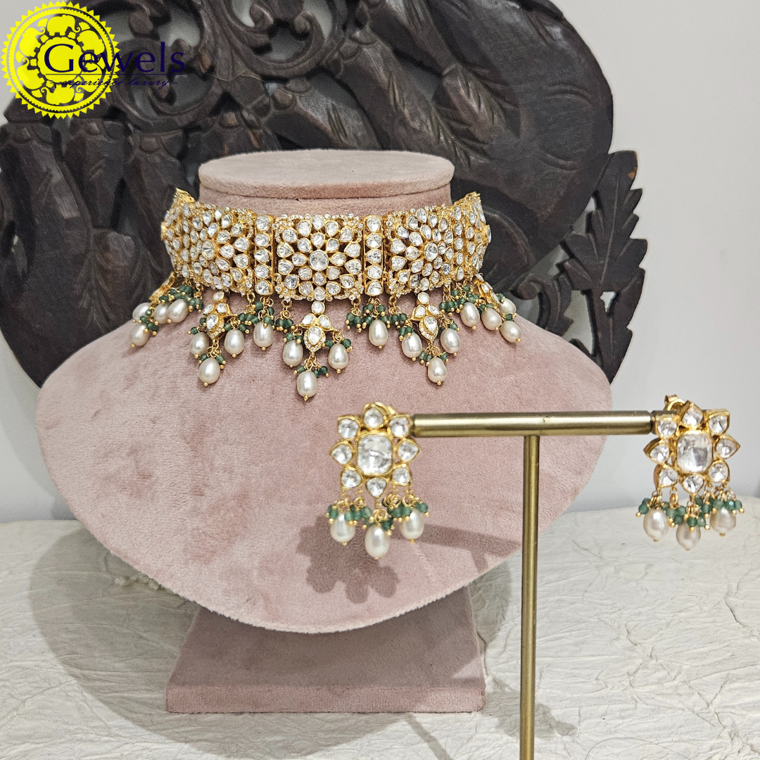 Gewels Darshi Villa Neck Set