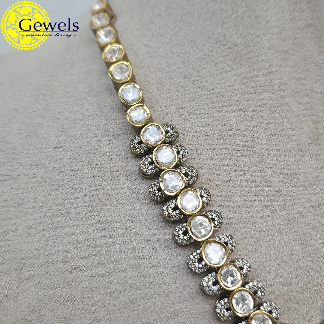 Gewels Nabasya Kundan Neck Set