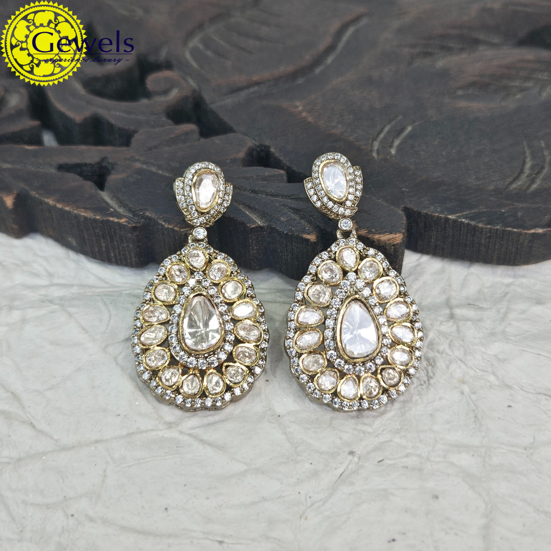 Gewels Nabasya Kundan Neck Set