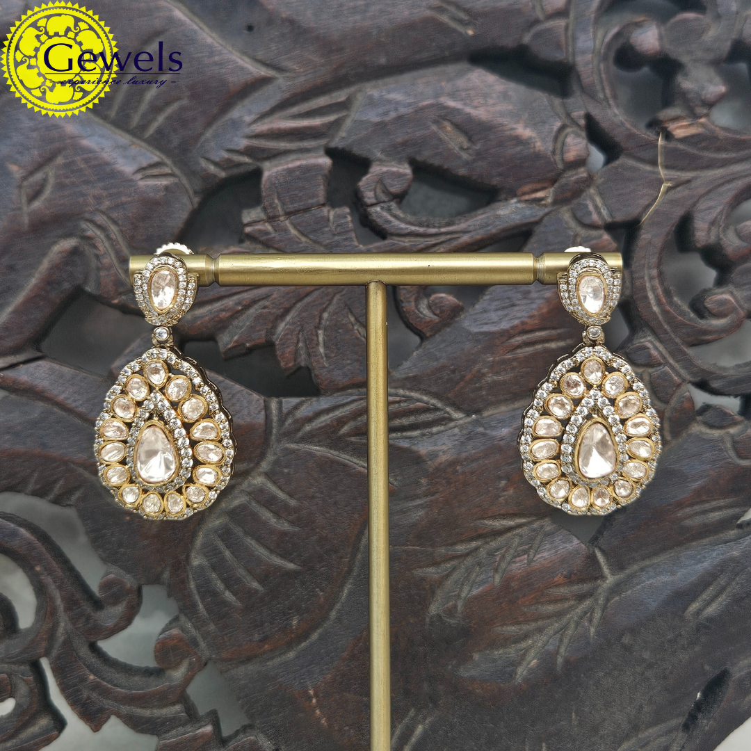 Gewels Nabasya Kundan Neck Set