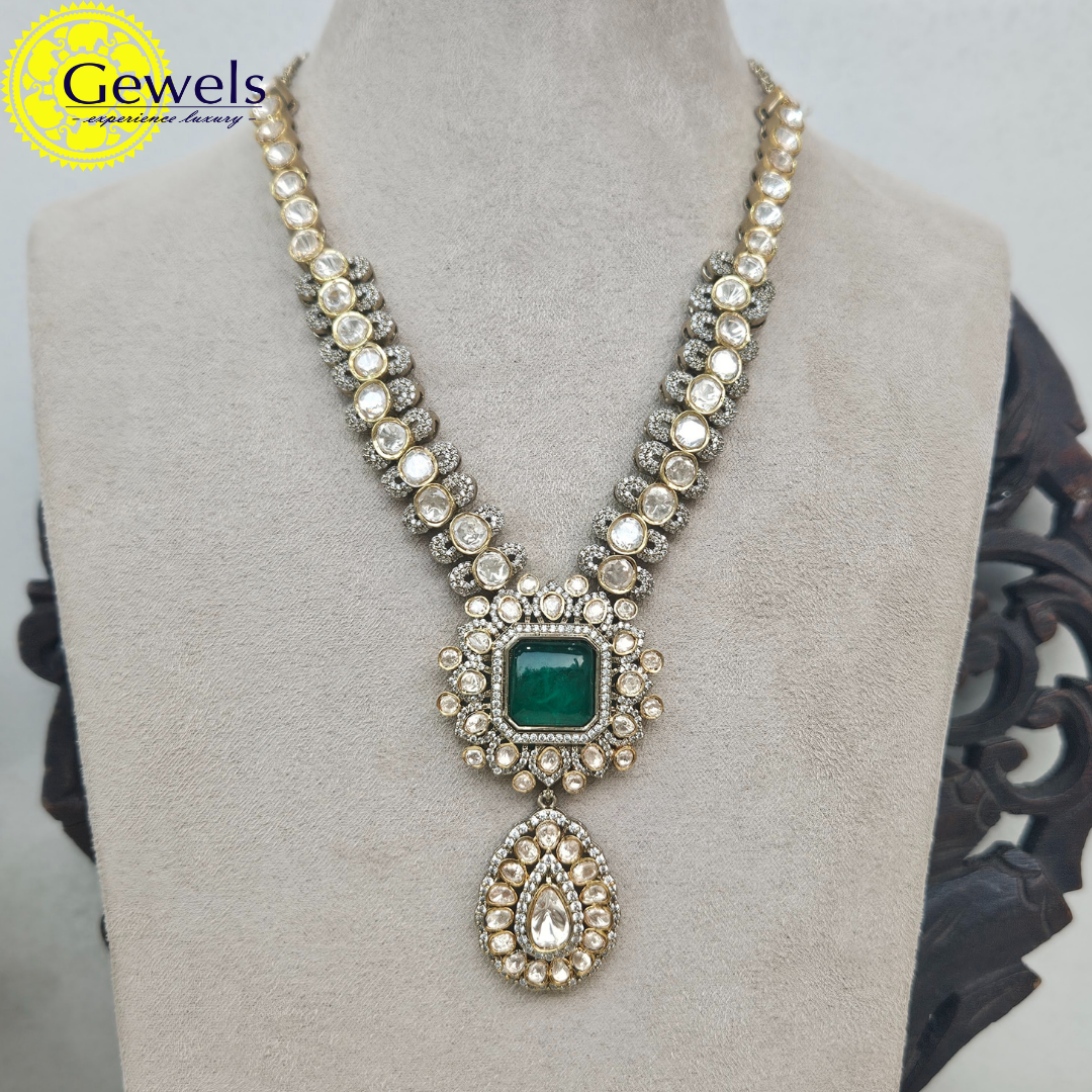 Gewels Nabasya Kundan Neck Set