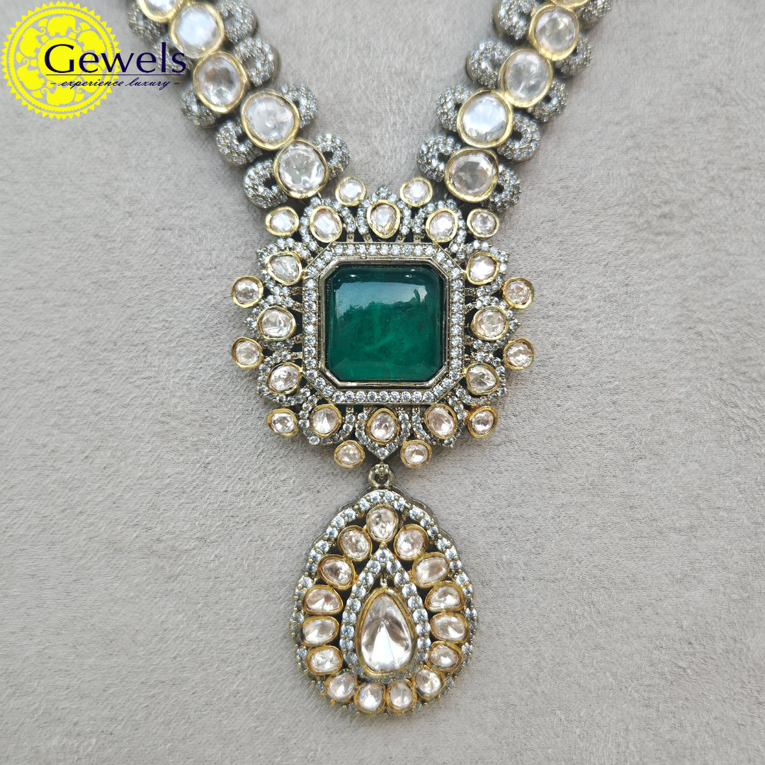 Gewels Nabasya Kundan Neck Set