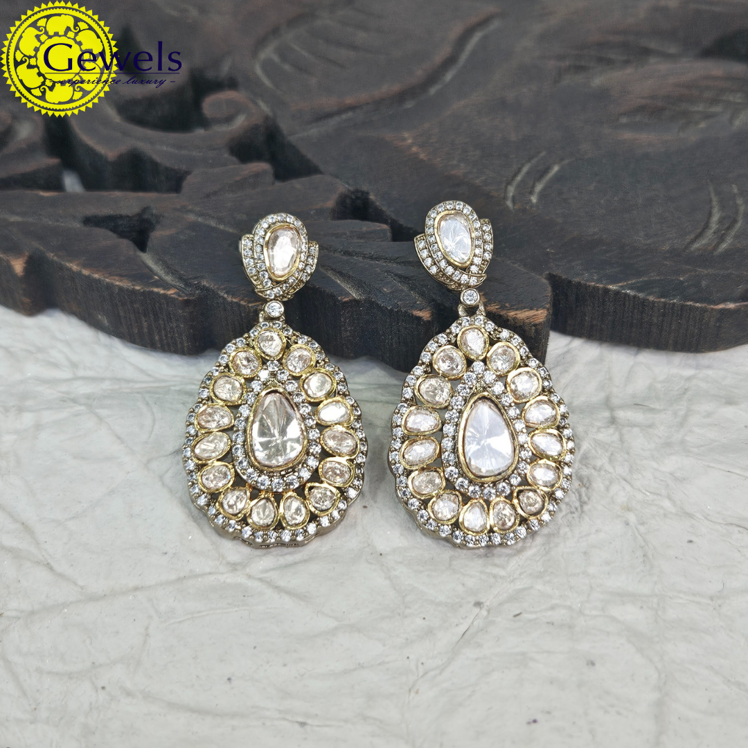 Gewels Nabasya Kundan Neck Set