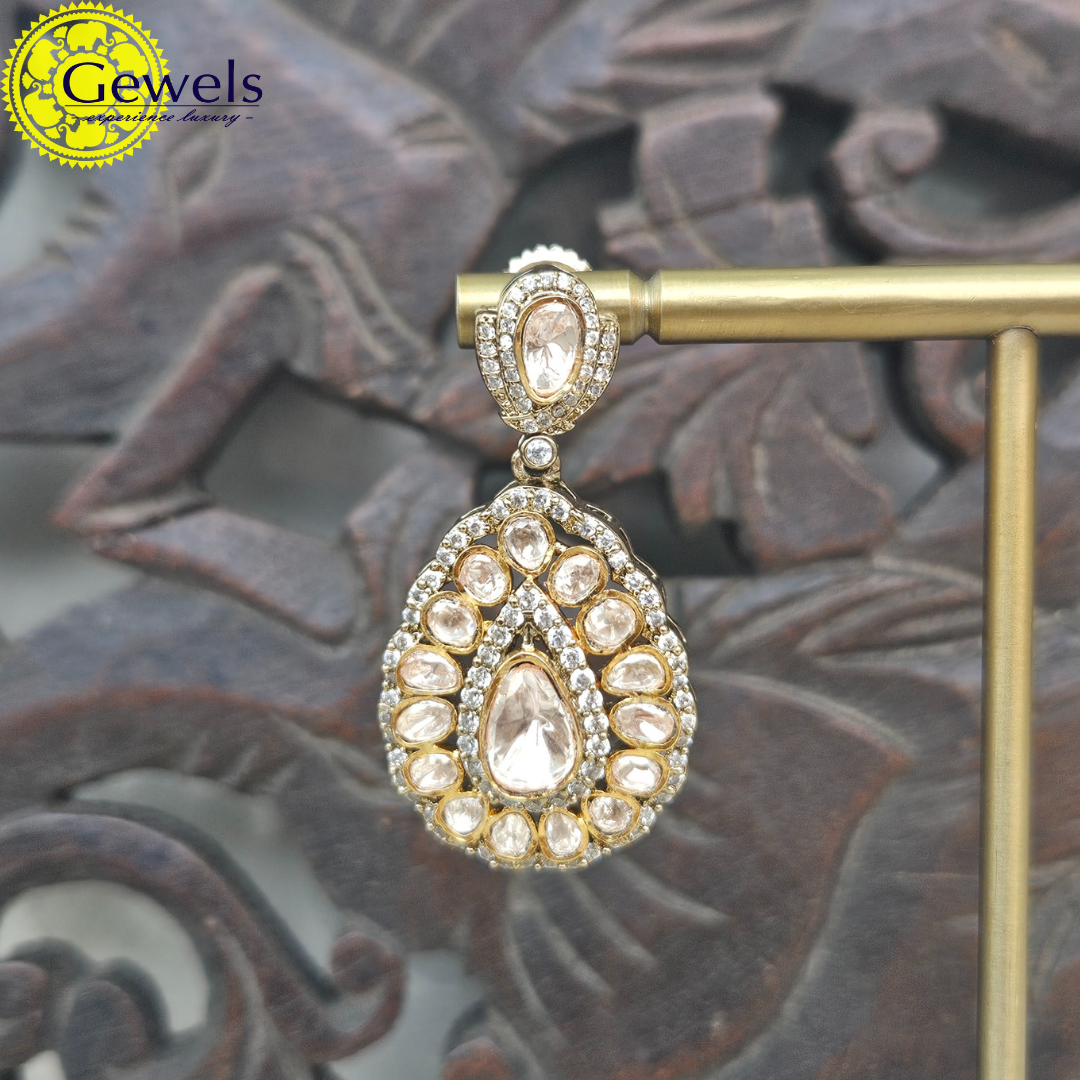 Gewels Nabasya Kundan Neck Set