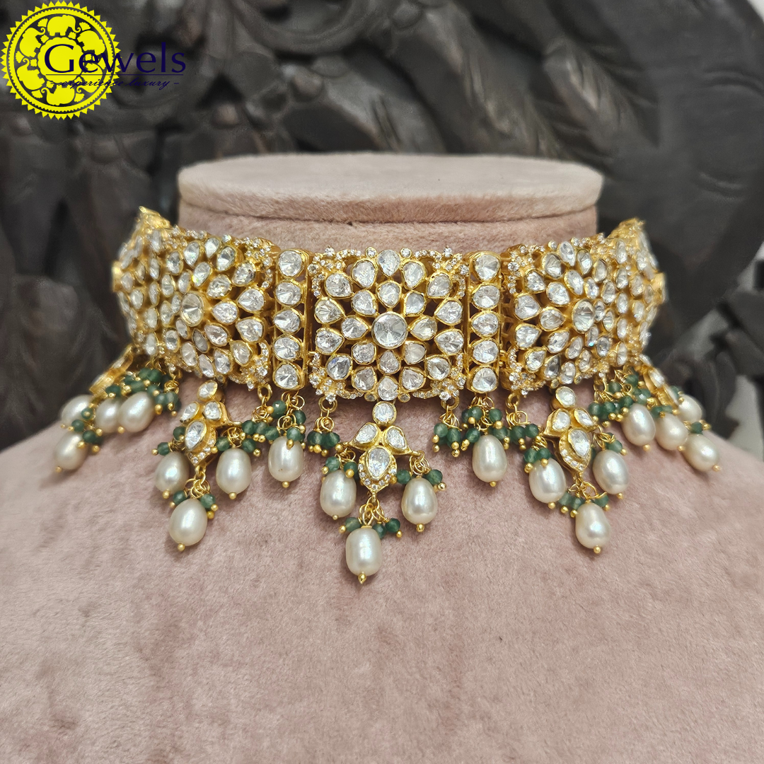 Gewels Darshi Villa Neck Set