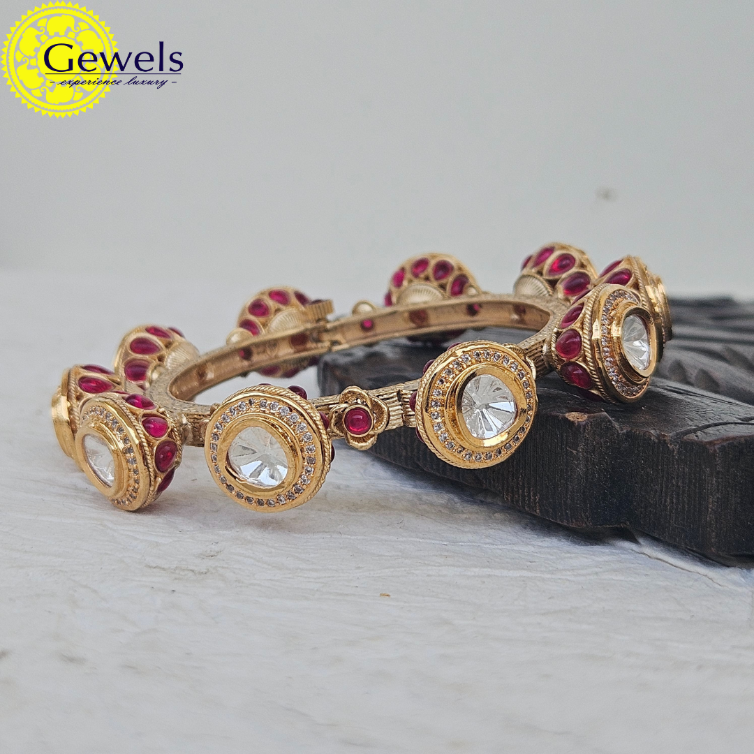 Gewels Red Uncut Bangle