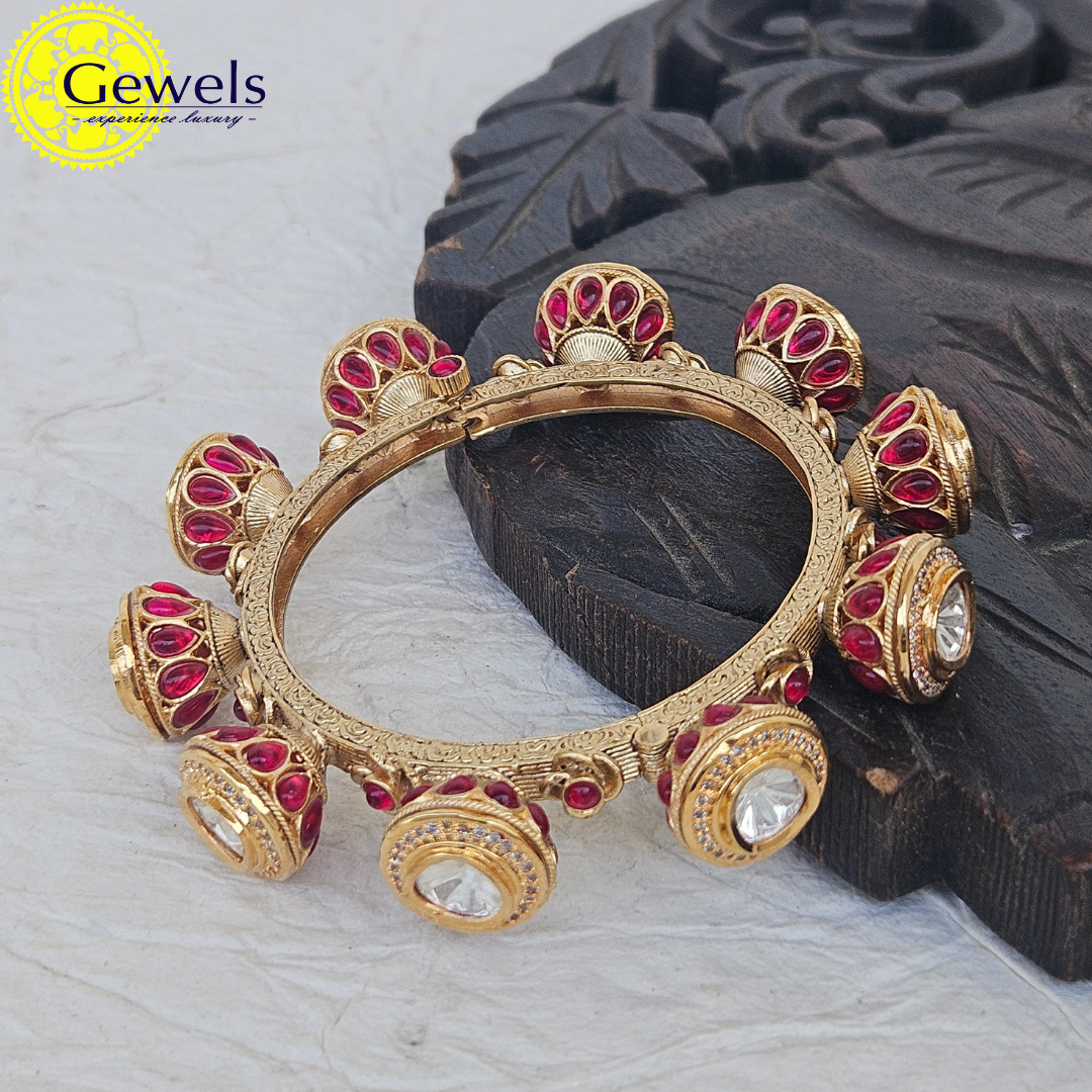 Gewels Red Uncut Bangle