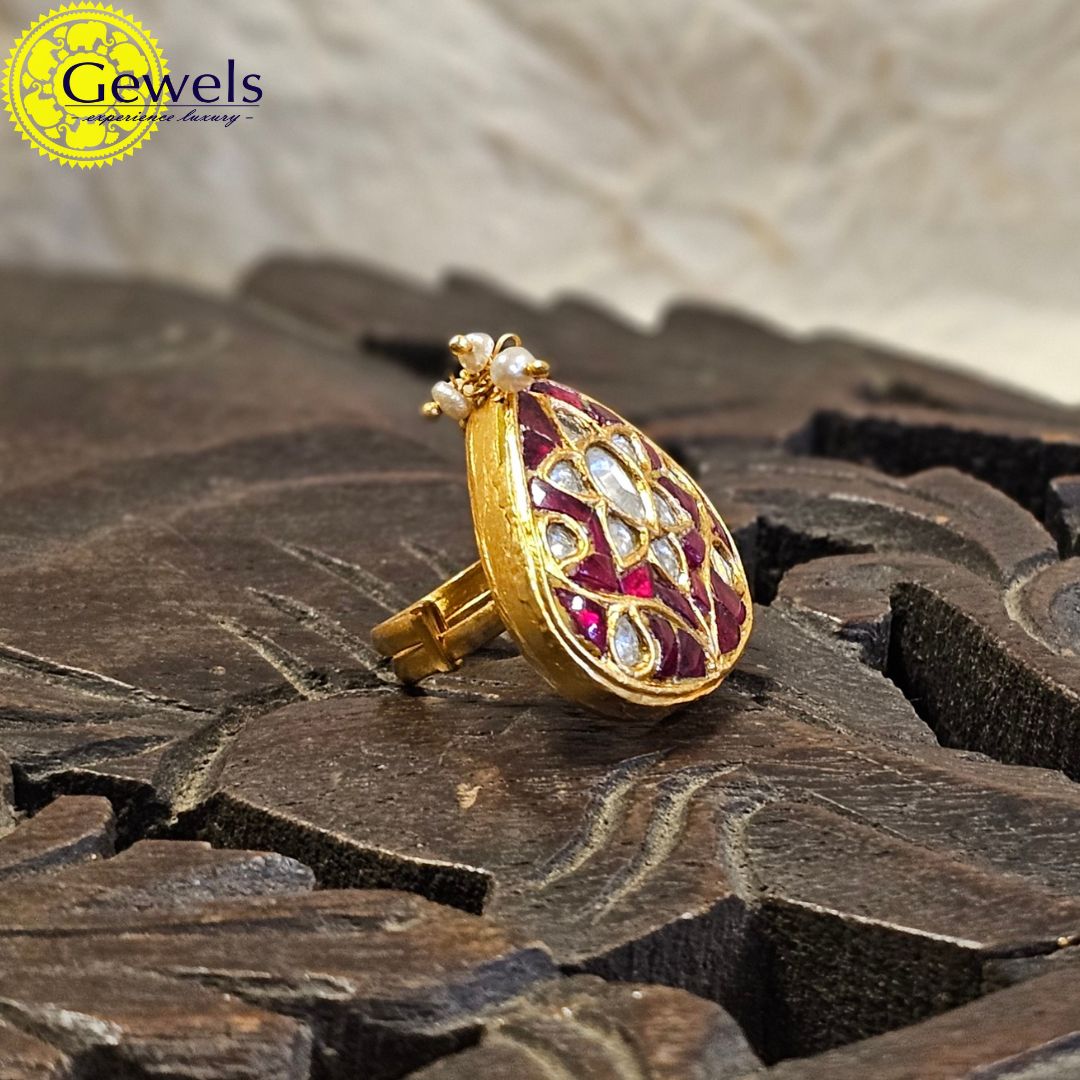 Gewels Red Kundan Ring