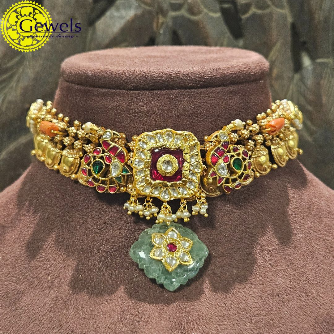 Gewels Pushp Valli Choker