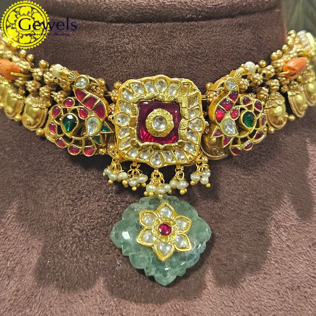 Gewels Pushp Valli Choker