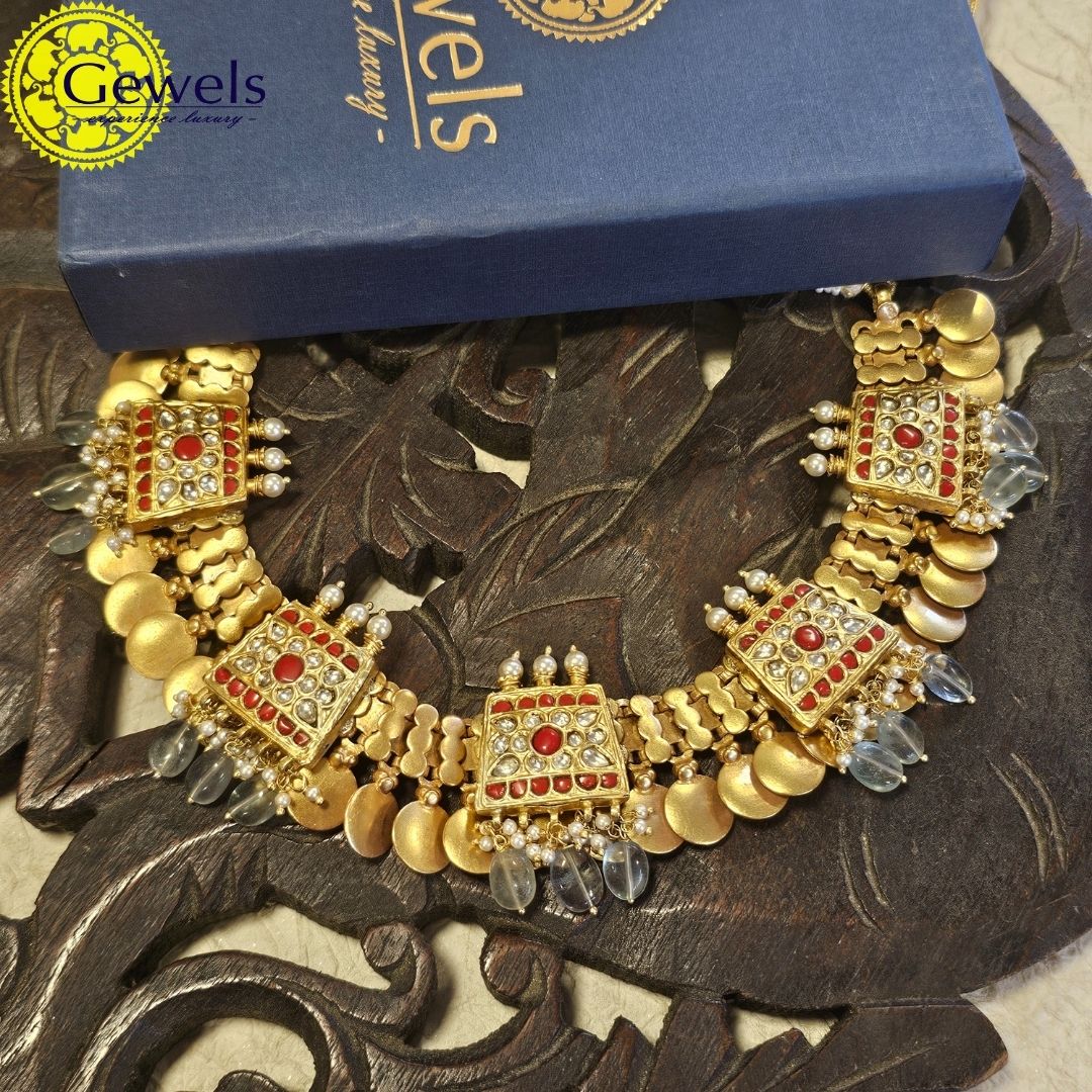 Gewels Rajdhani Dakshinaya Neclace