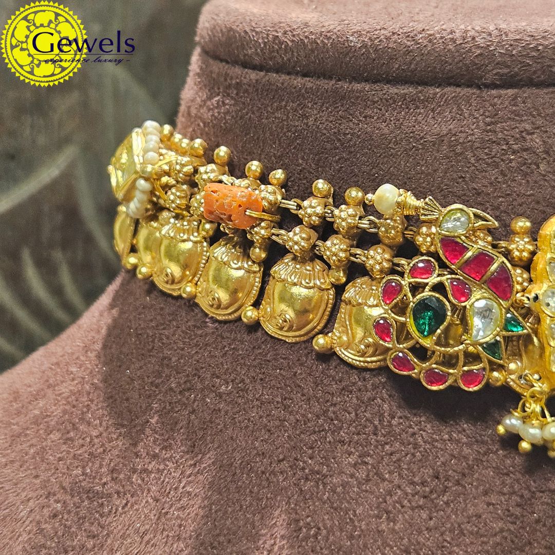 Gewels Pushp Valli Choker