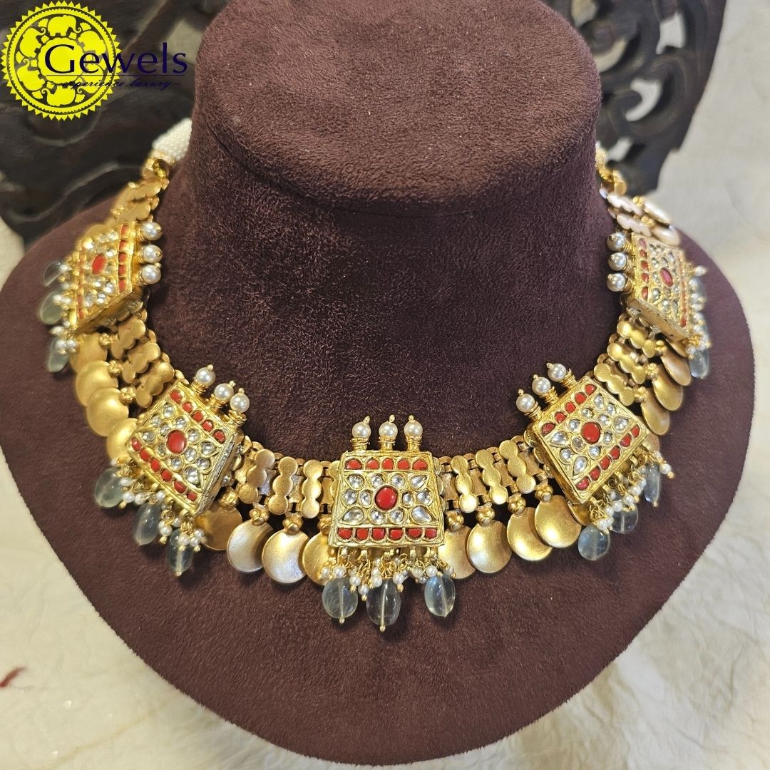 Gewels Rajdhani Dakshinaya Neclace