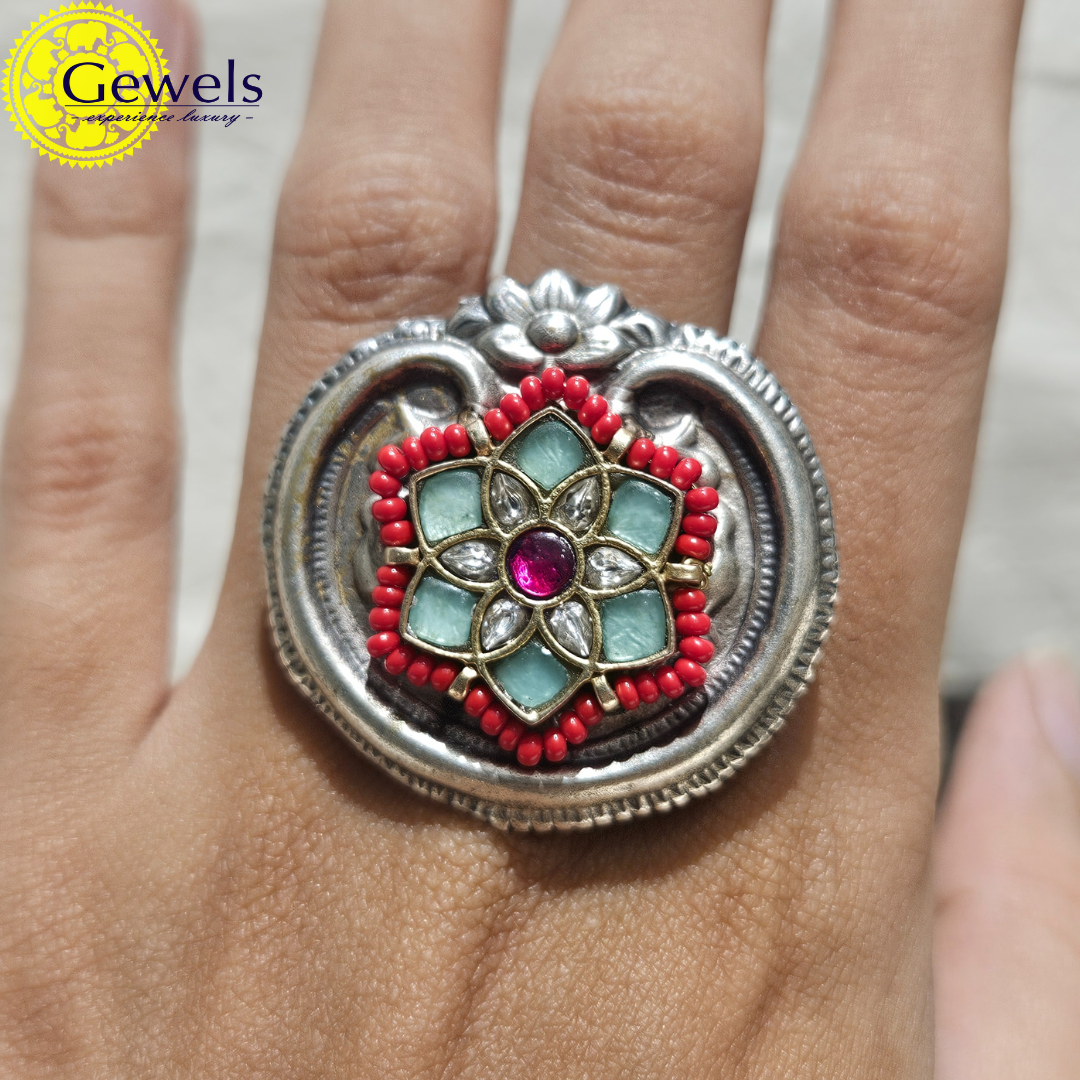 Gewels Manektatna Ring
