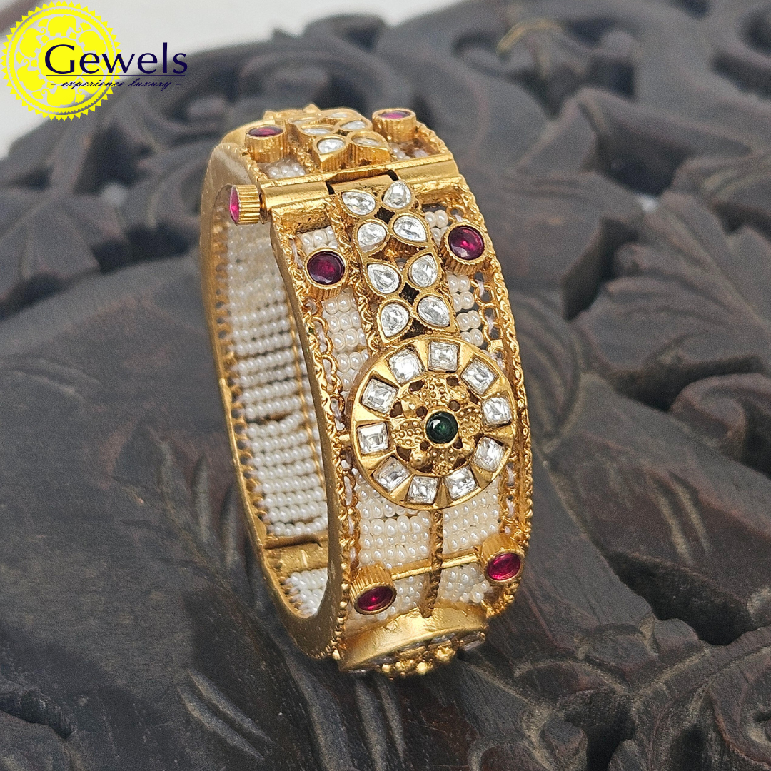 Gewels Shivpushp Bangle