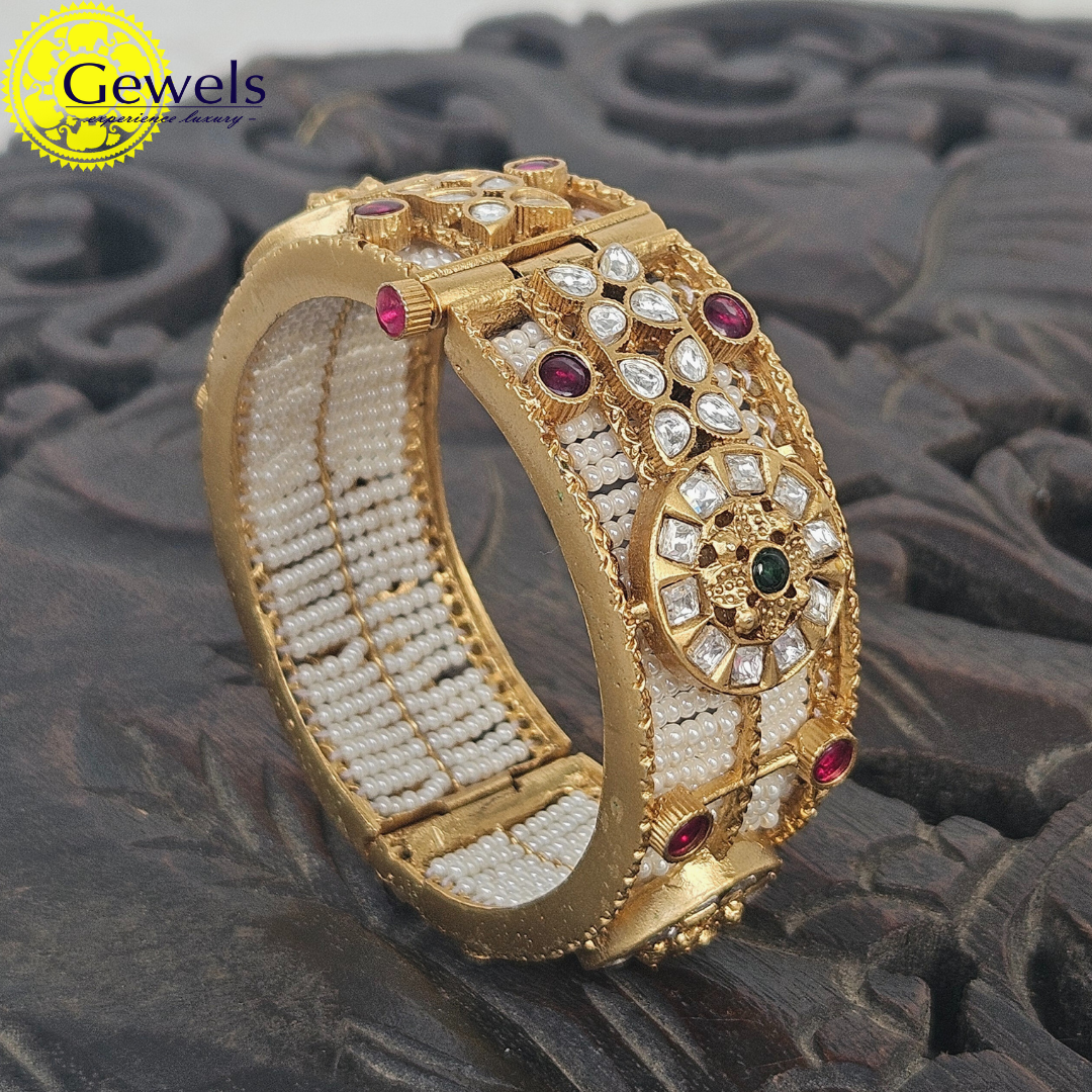 Gewels Shivpushp Bangle