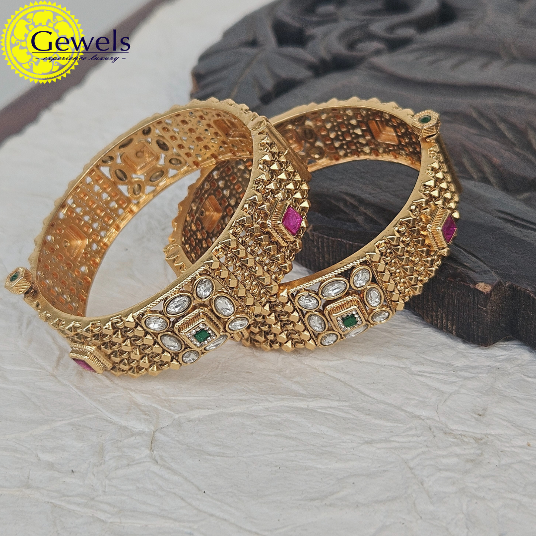 Gewels Ovalcut Kundan Bangles