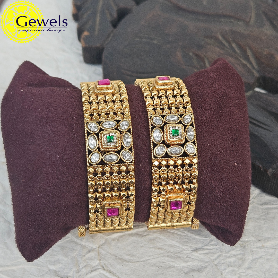 Gewels Ovalcut Kundan Bangles