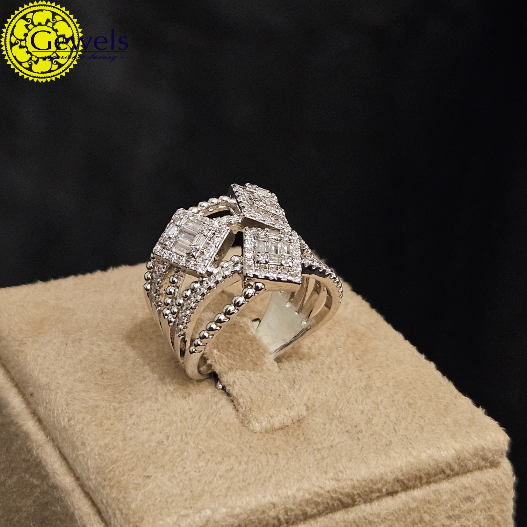 Gewels Madhavi Ring